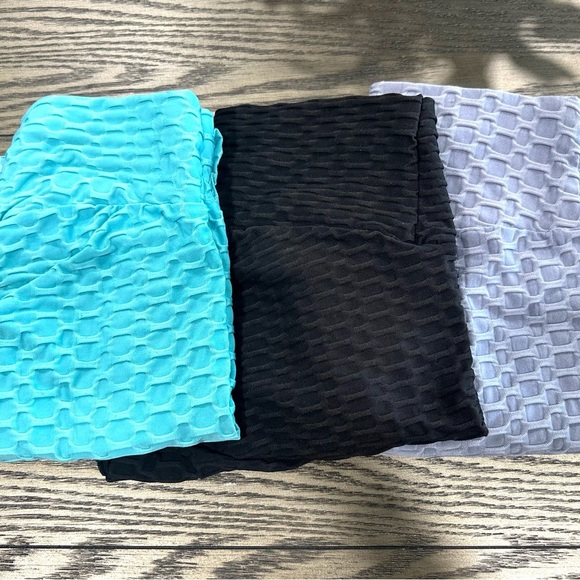 Workout Leggings w/Booty Enhancement - Picture 7 of 8